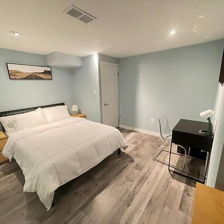 Lovely 2 Bedroom Basement Apartment In Toronto Exteriör bild